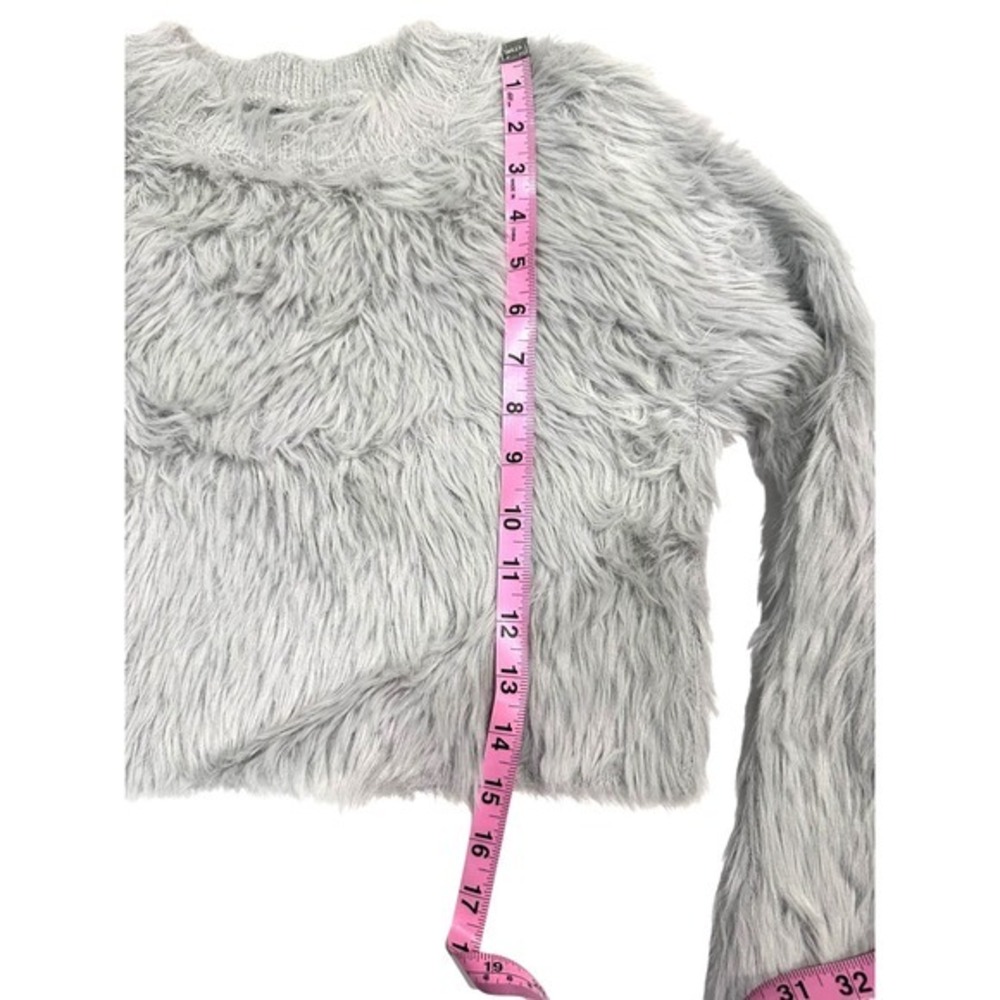 Forever 21 Shaggy Faux Fur Cropped‎ Sweater Light Gray Long Sleeve Women's Small - Picture 4 of 6